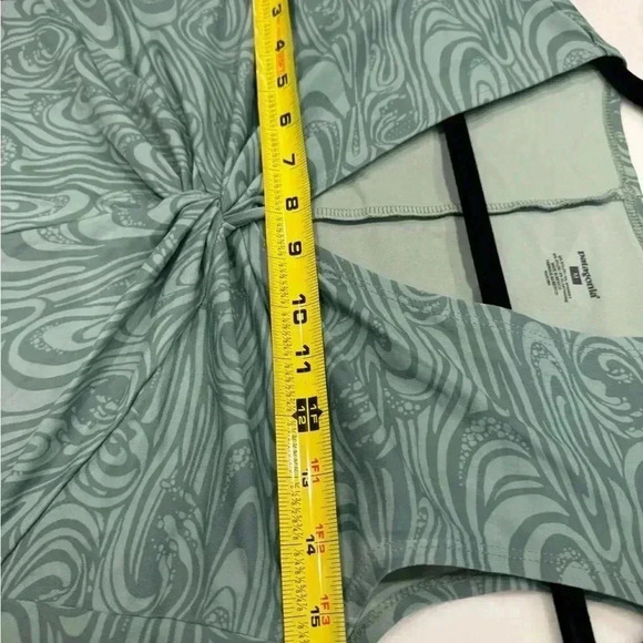 Patagonia women’s stretch sleeveless top with twist front sage green size medium - Picture 4 of 5